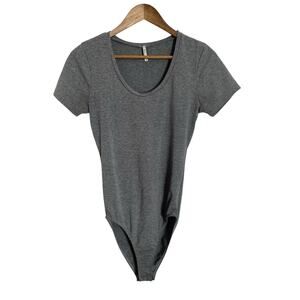 BKE Buckle Top Shirt Bodysuit Womens M Gray Crotch Snap Short Sleeve Scoop Neck